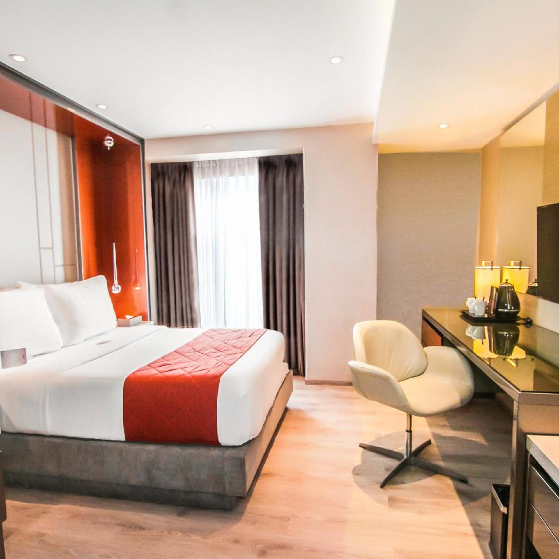 Executive, Queen Bed