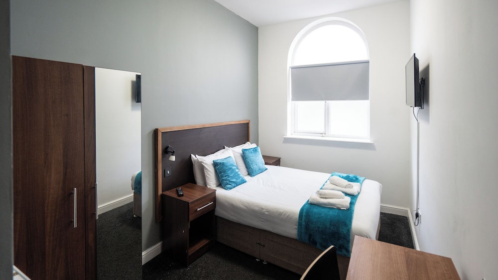 IBI Imperial Salford (ex Trivelles Hotel Manchester - Cross Lane) 43/62
