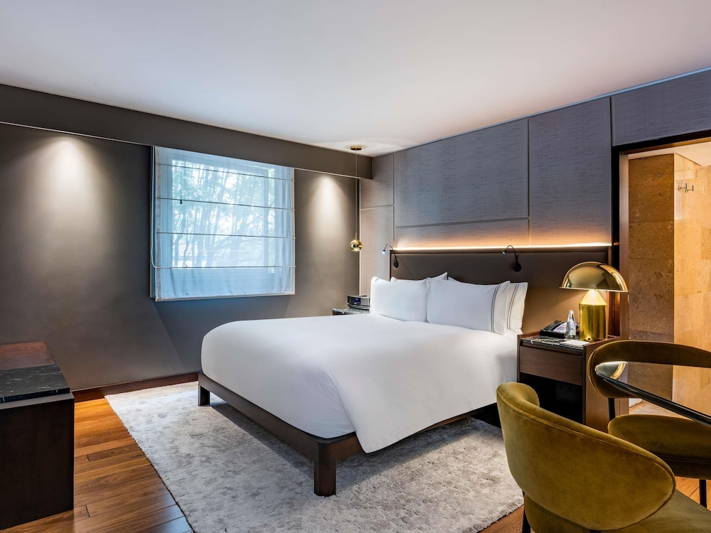 غرفة كلاسيكية بسرير كوين، Sofitel Bogota Victoria Regia 2/4