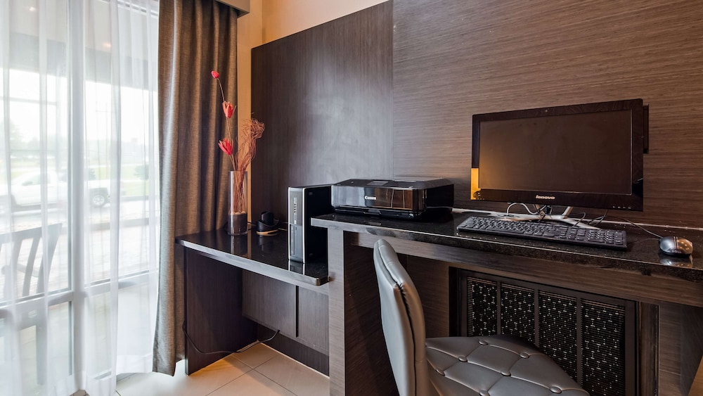 Best Western Plus New Cumberland Inn & Suites 30/35