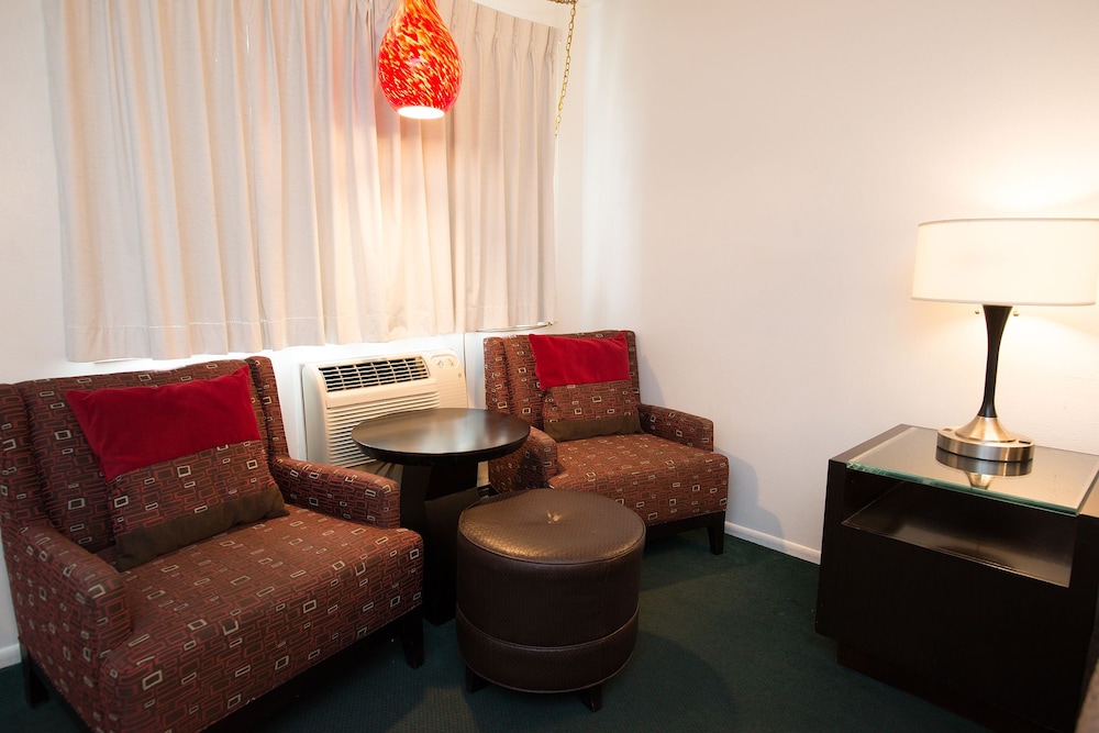 Cougar Land Motel 43/64