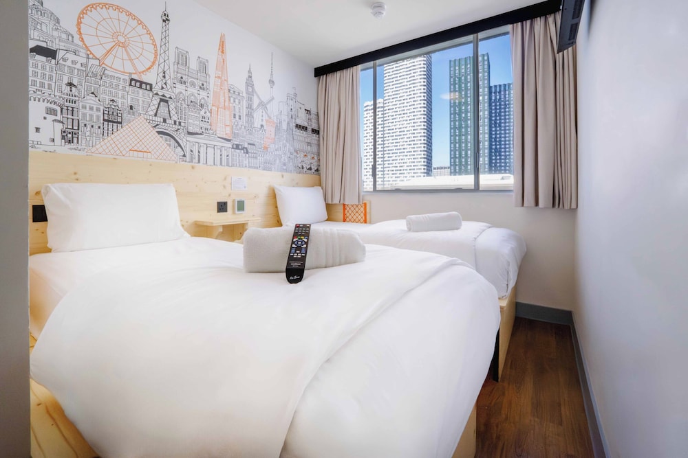 غرفة قياسية بسريرين منفصلين، easyHotel Croydon 2/10