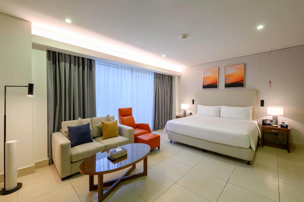 PREMIUM, SUITE, KING BED, ACCESSIBLE