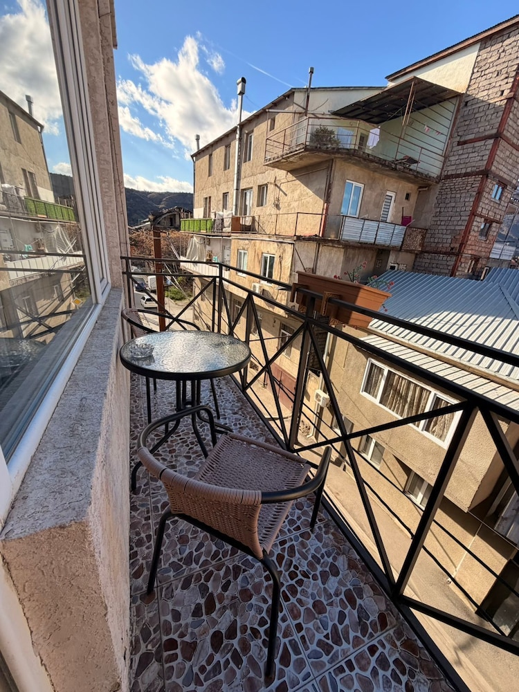 Qeroli Hotel 23/50