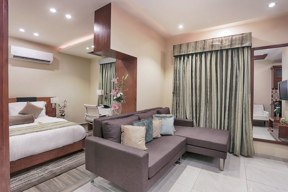 Avari Xpress Faisalabad 25/60