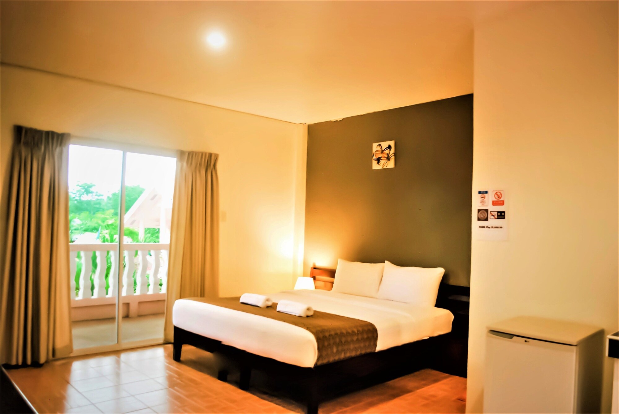 غرفة سوبيريور بسرير كينج، Conrada's Place Hotel And Resort 2/6
