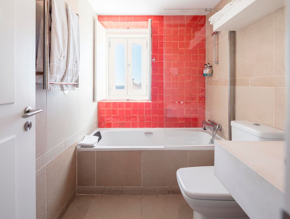 Palacio Camoes Lisbon Serviced Apartments 48/50