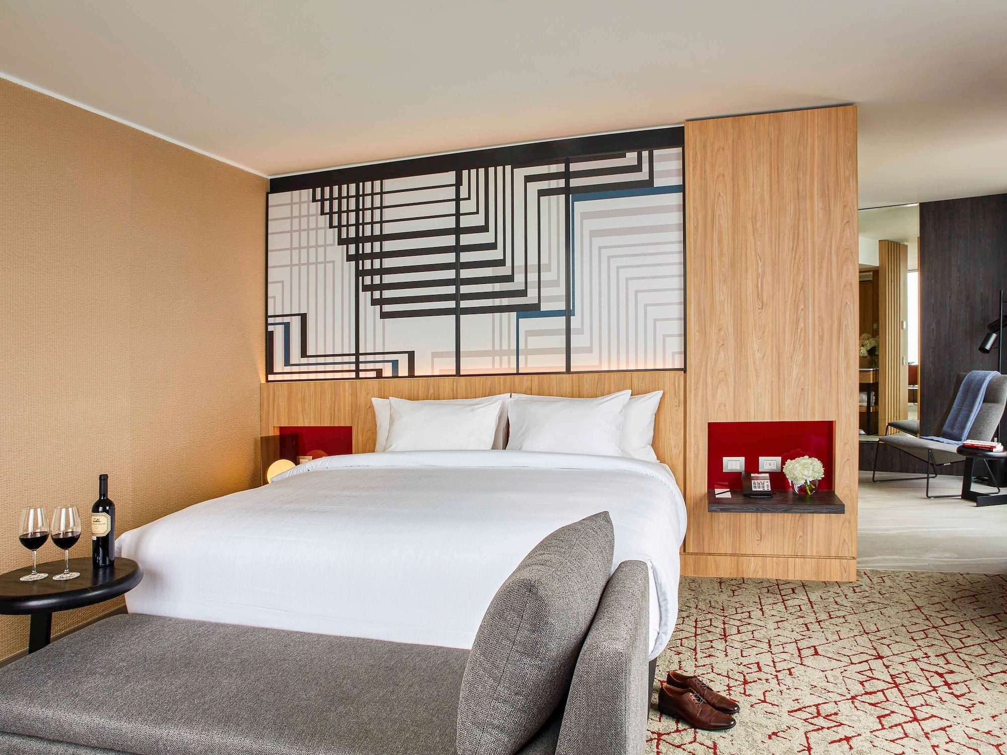 JUNIOR SUITE, KING BED, EXECUTIVE LOUNGE ACCESS