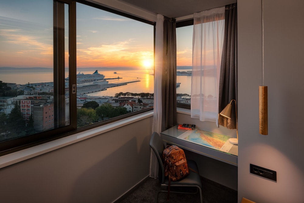 Hotel Royal Suites 55/73