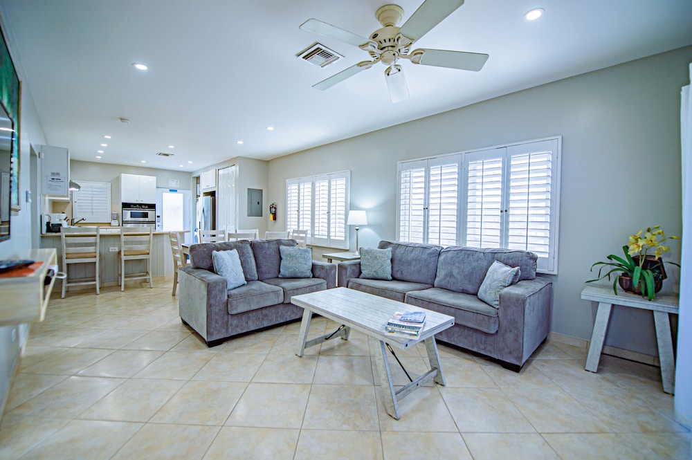 Seven Mile Beach Resort And Club 50/65