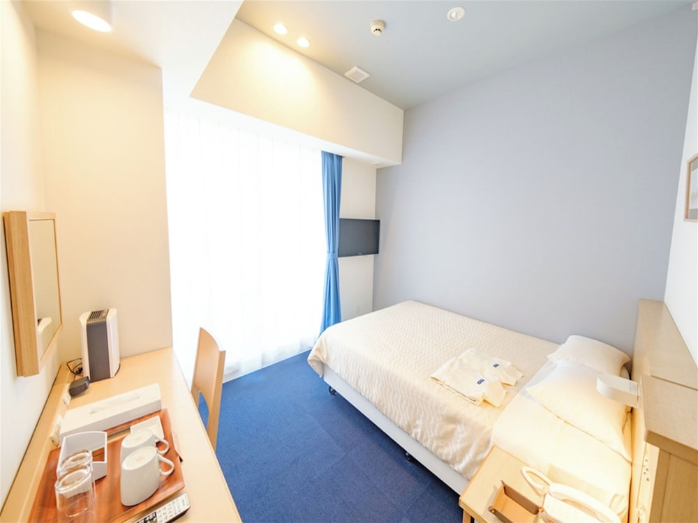 ROOM, SEMI DOUBLE BED