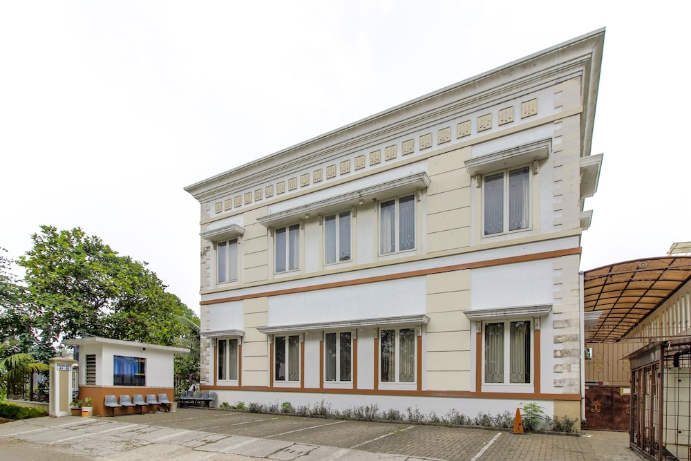 Reddoorz Permata Sari Karawaci 1/32