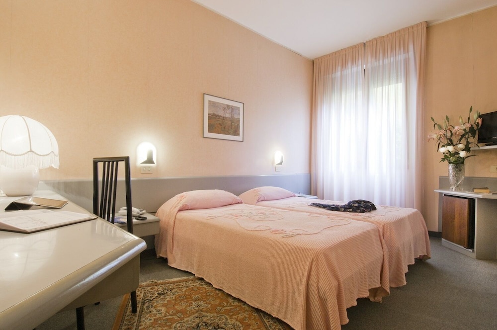 Hotel Garda 5/30