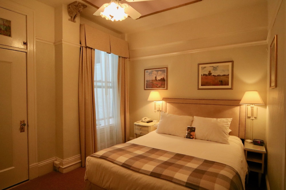 Cornell Hotel de France 16/38