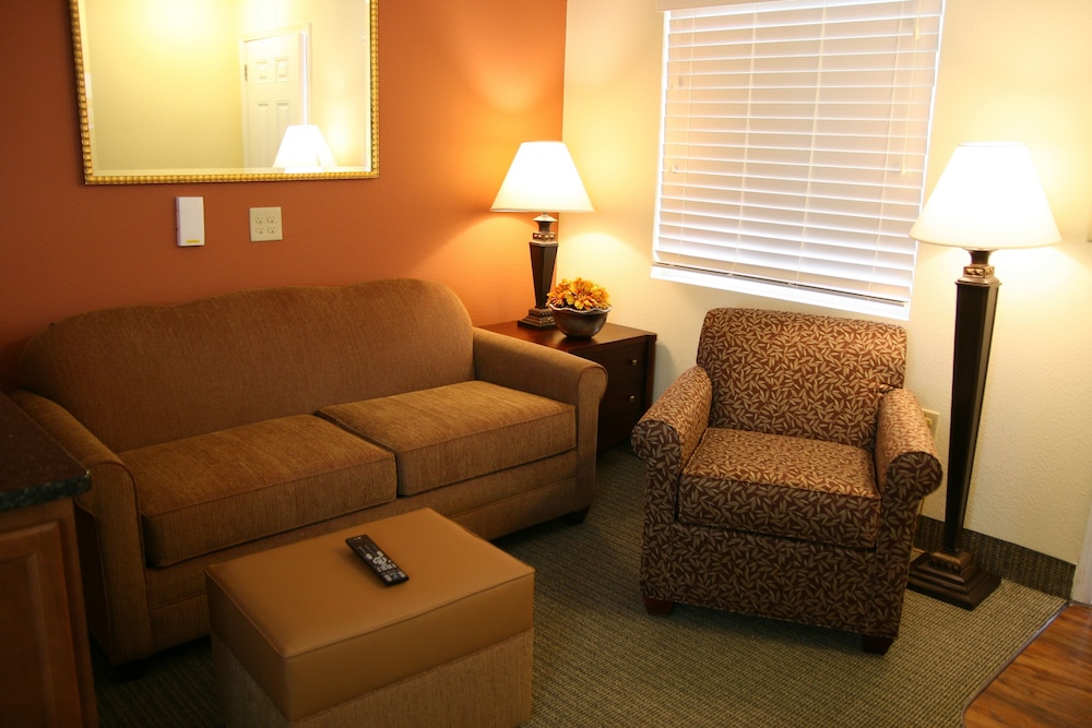 Affordable Suites Mooresville/Lake Norman 8/25