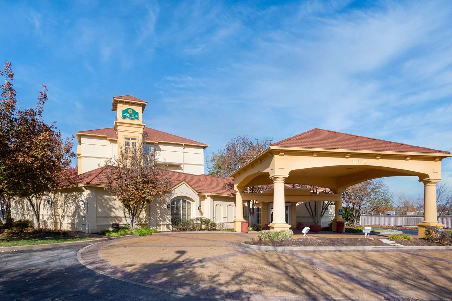 La Quinta Inn Suites St Louis Westport 8/49