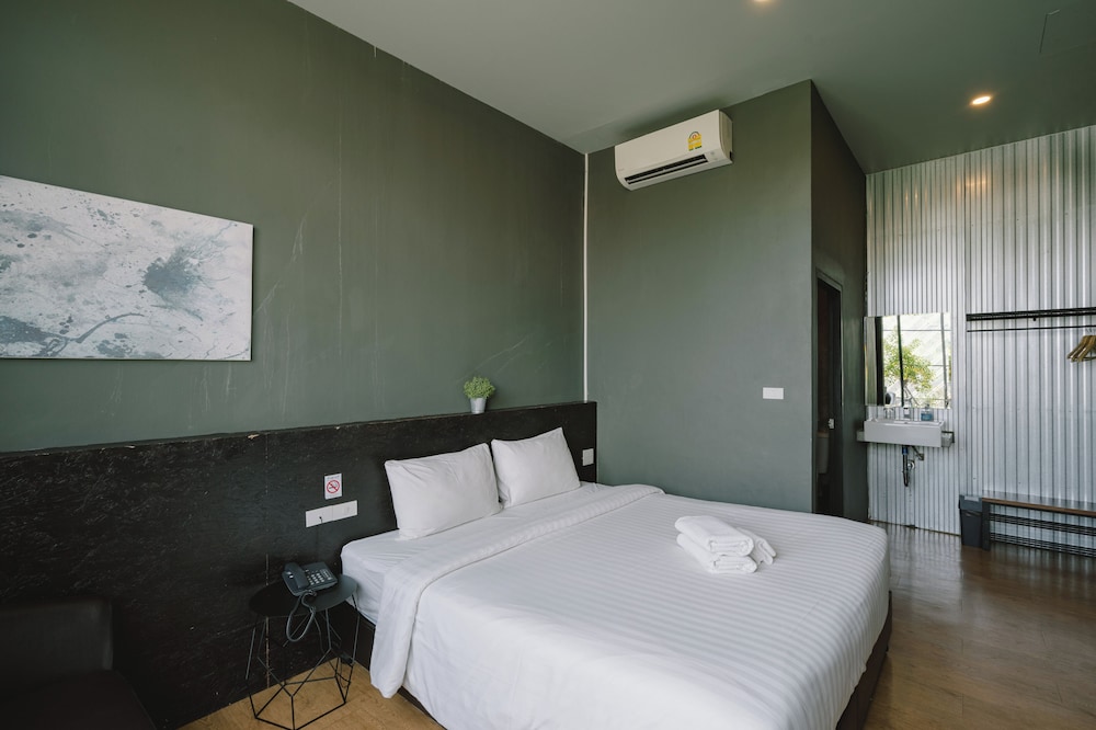 The Arbern Hostel x Bistro 25/50