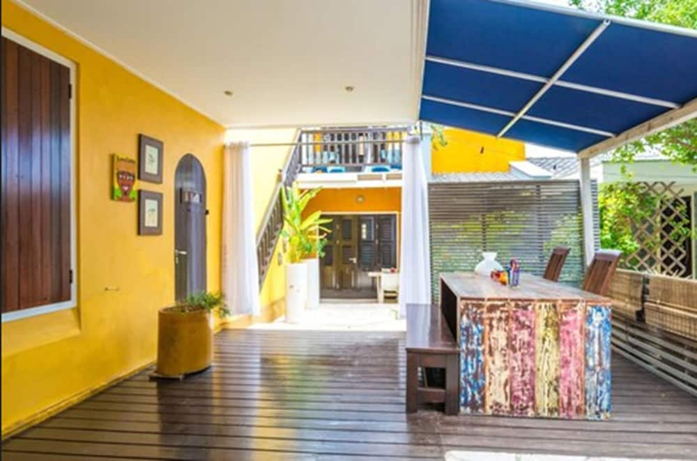 Bario Hotel 7/50
