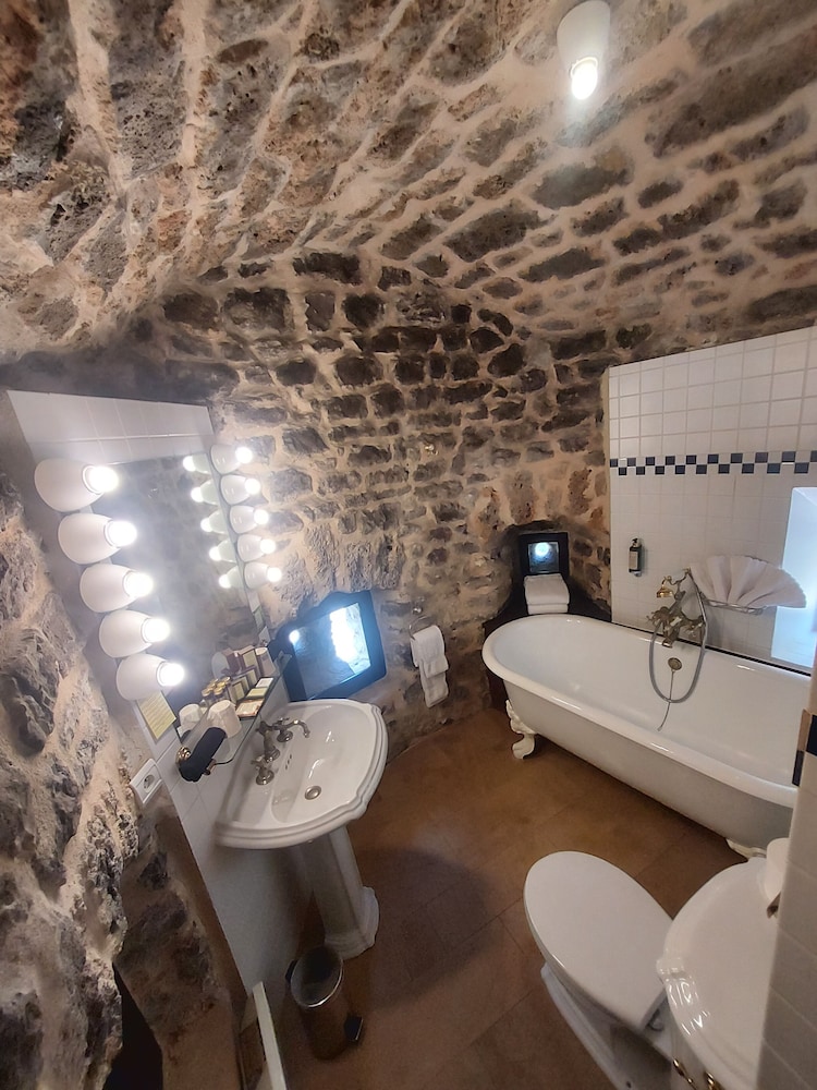Chateau De La Caze 26/50