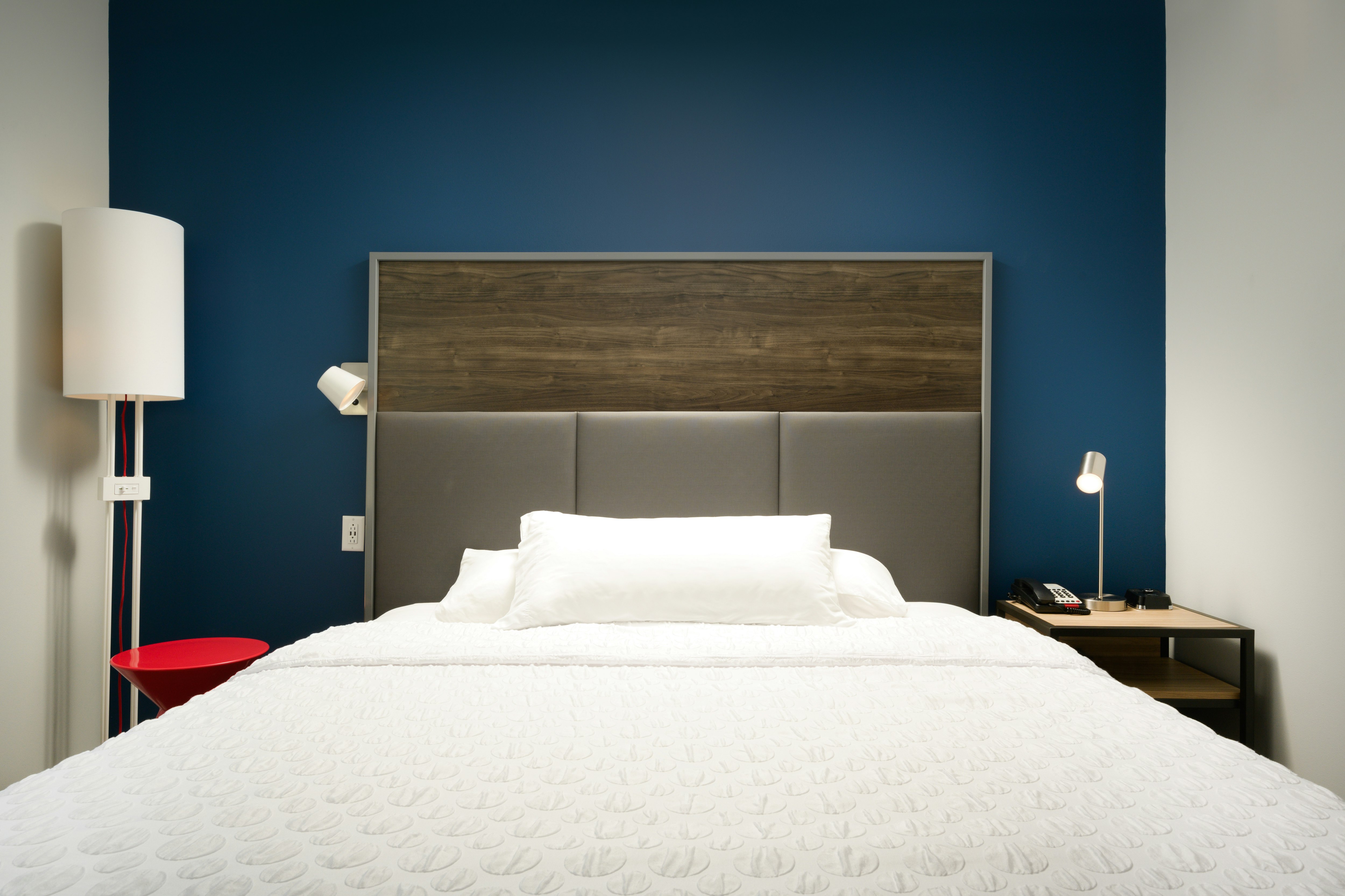 ROOM, KING BED
