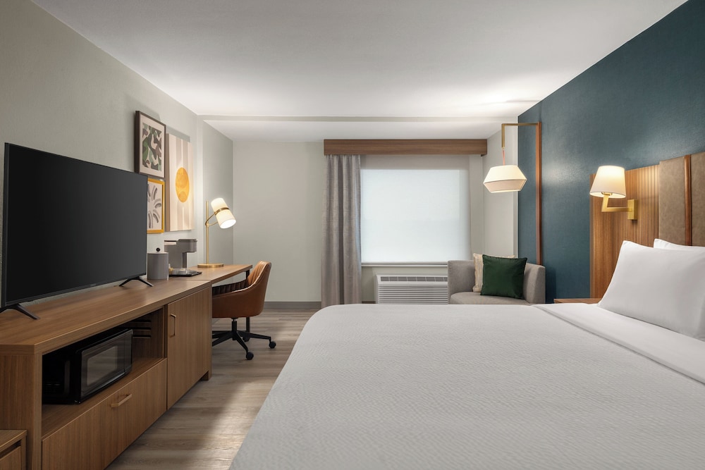 Standard, King Bed, Bath and Shower