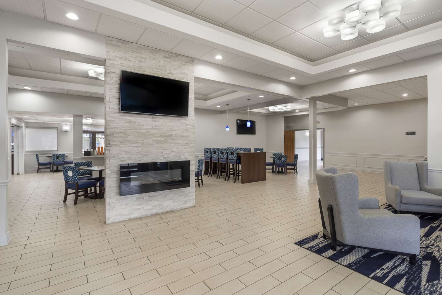 Comfort Inn & Suites Mundelein-Vernon Hills 14/19