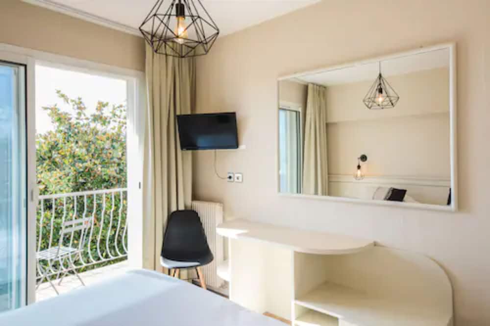 Hotel Restaurant Spa La Madrague 63/68