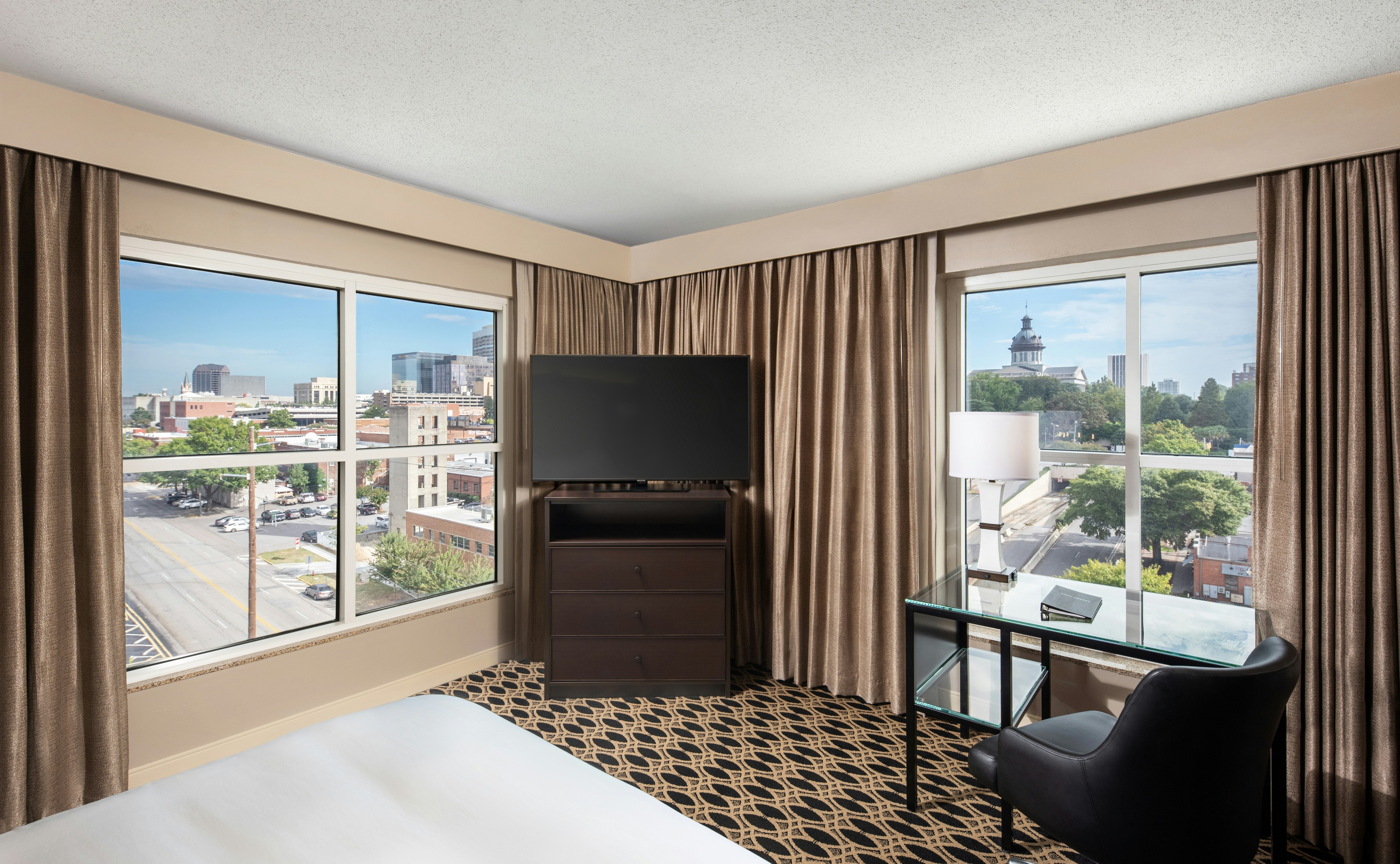JUNIOR SUITE, KING BED, SOFA