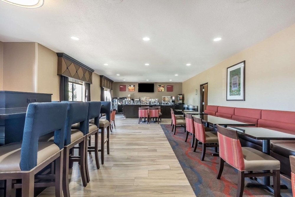 Comfort Suites St Charles-St Louis 33/38