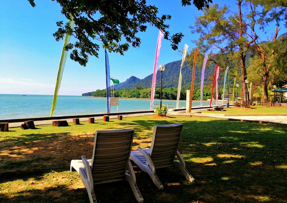DAMAI BEACH RESORT 53/63