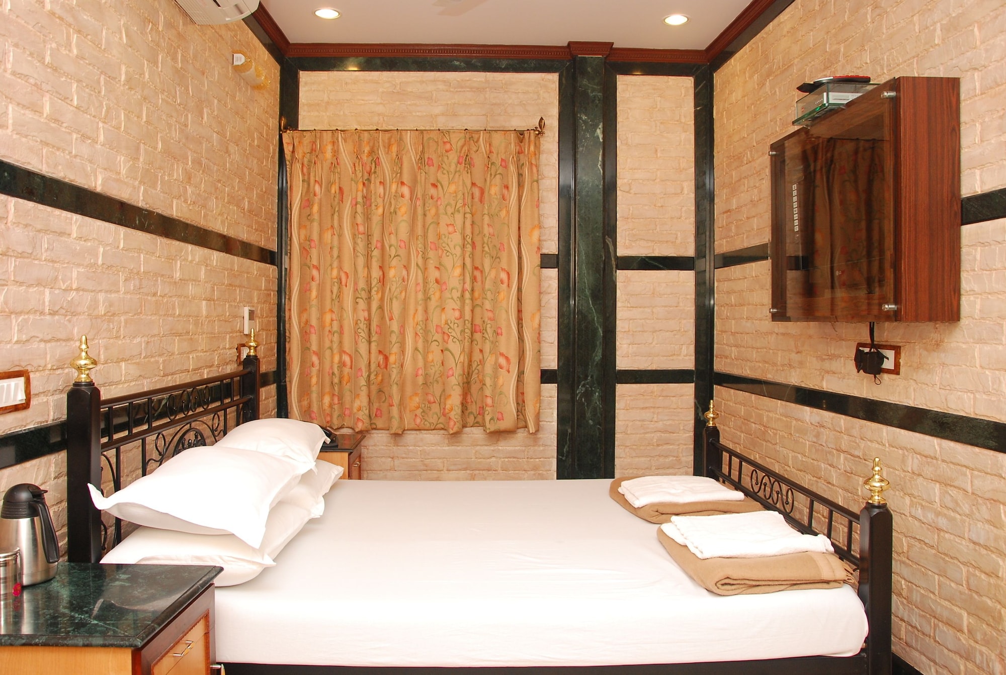 LUXURY, DOUBLE BED
