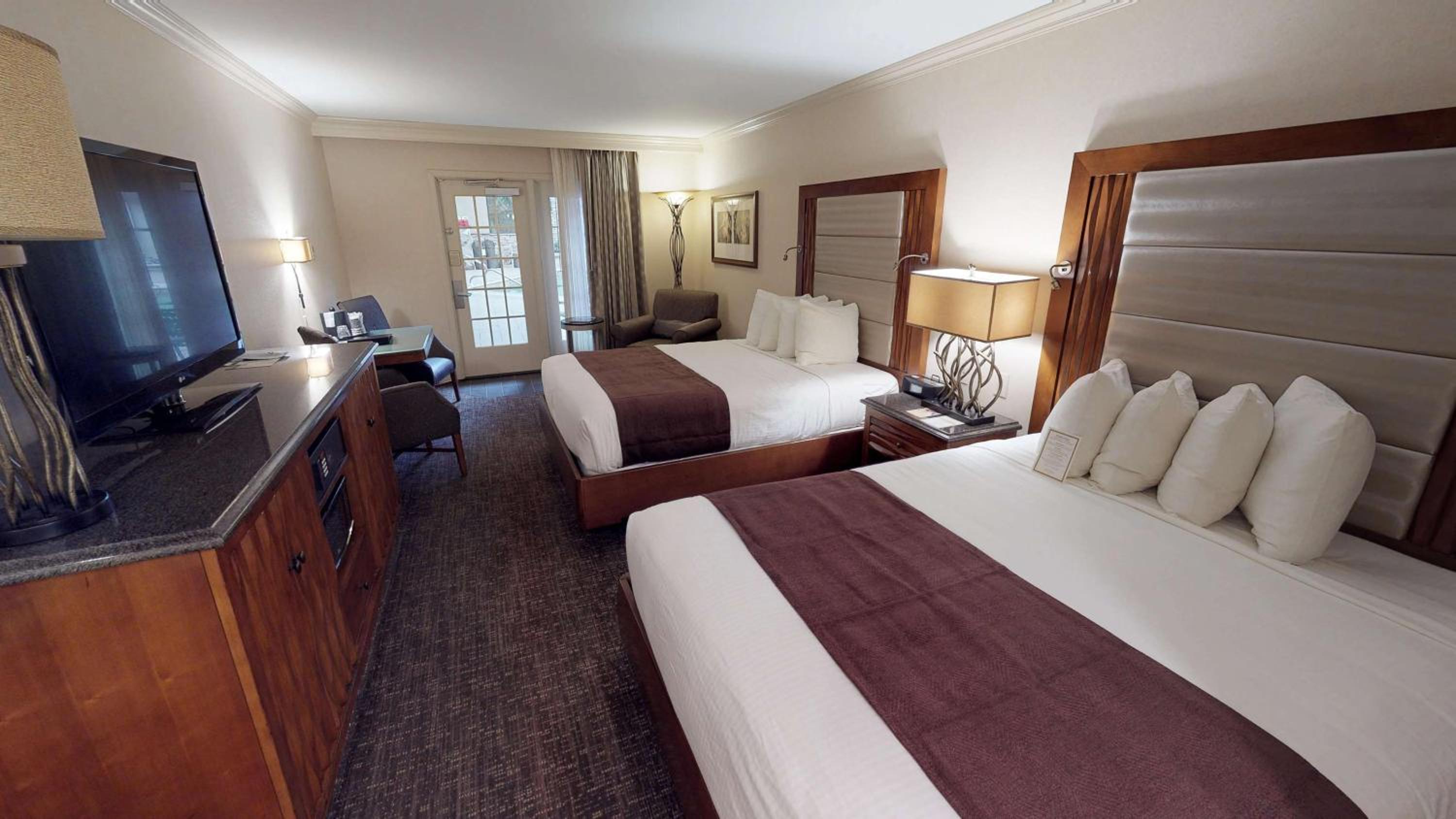 Room, 2 Queen Beds, Pool Side