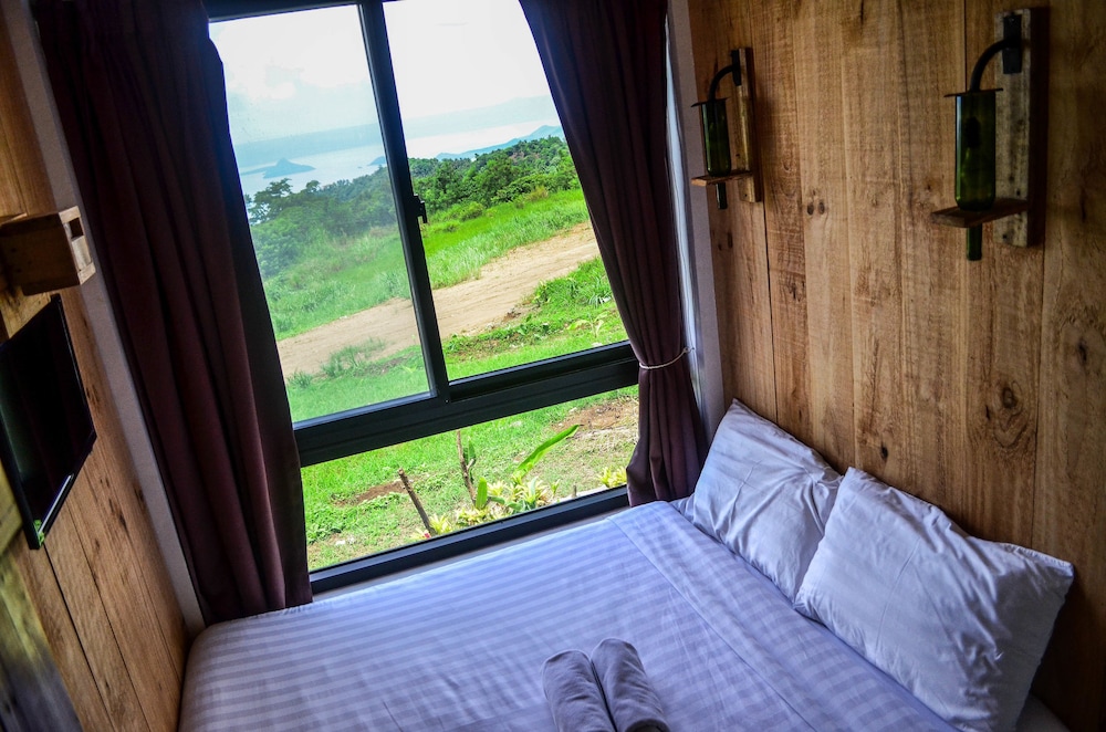 Cabins By Eco Hotel Tagaytay 33/67