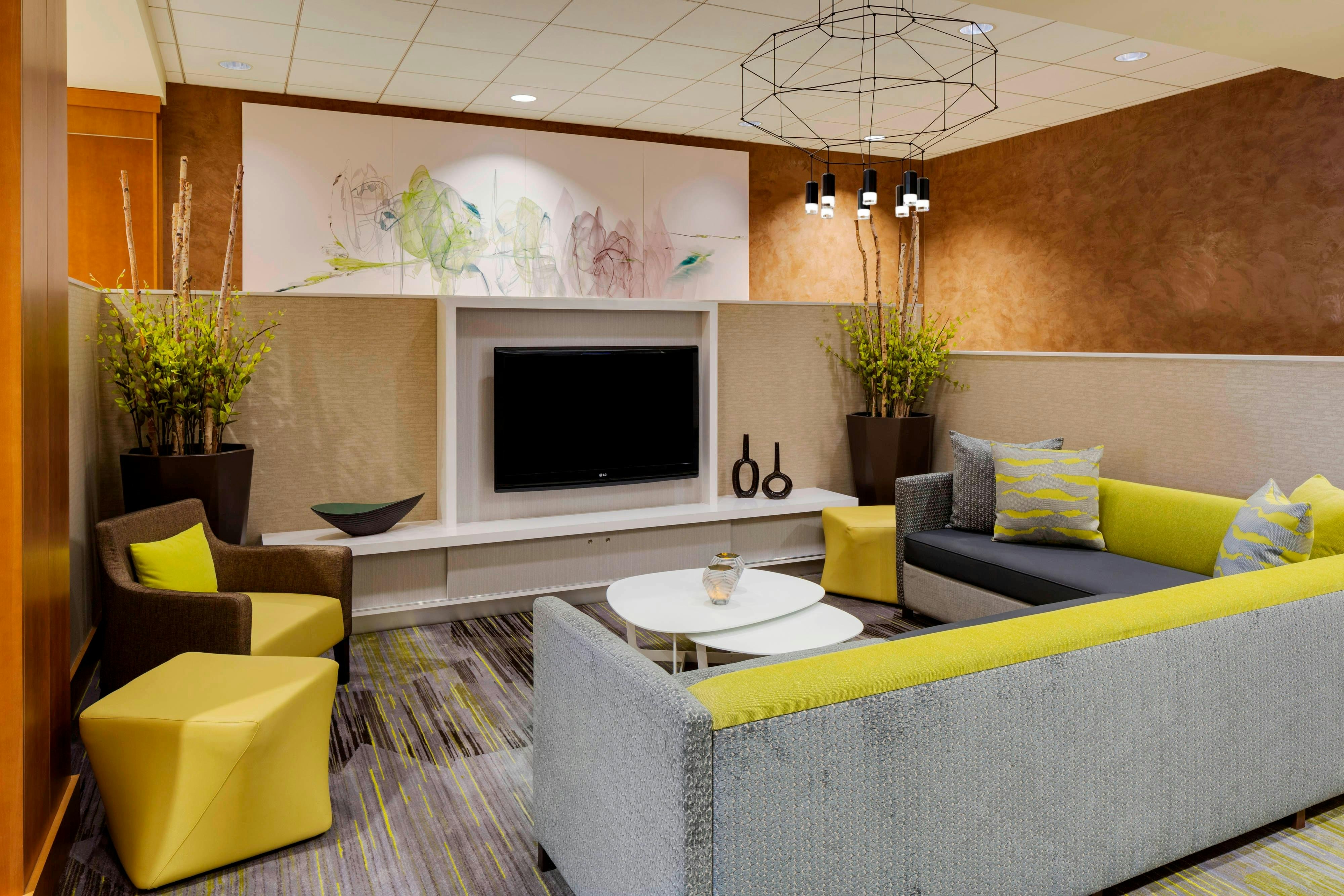 COURTYARD BY MARRIOTT LOGAN AIRPORT 28/49