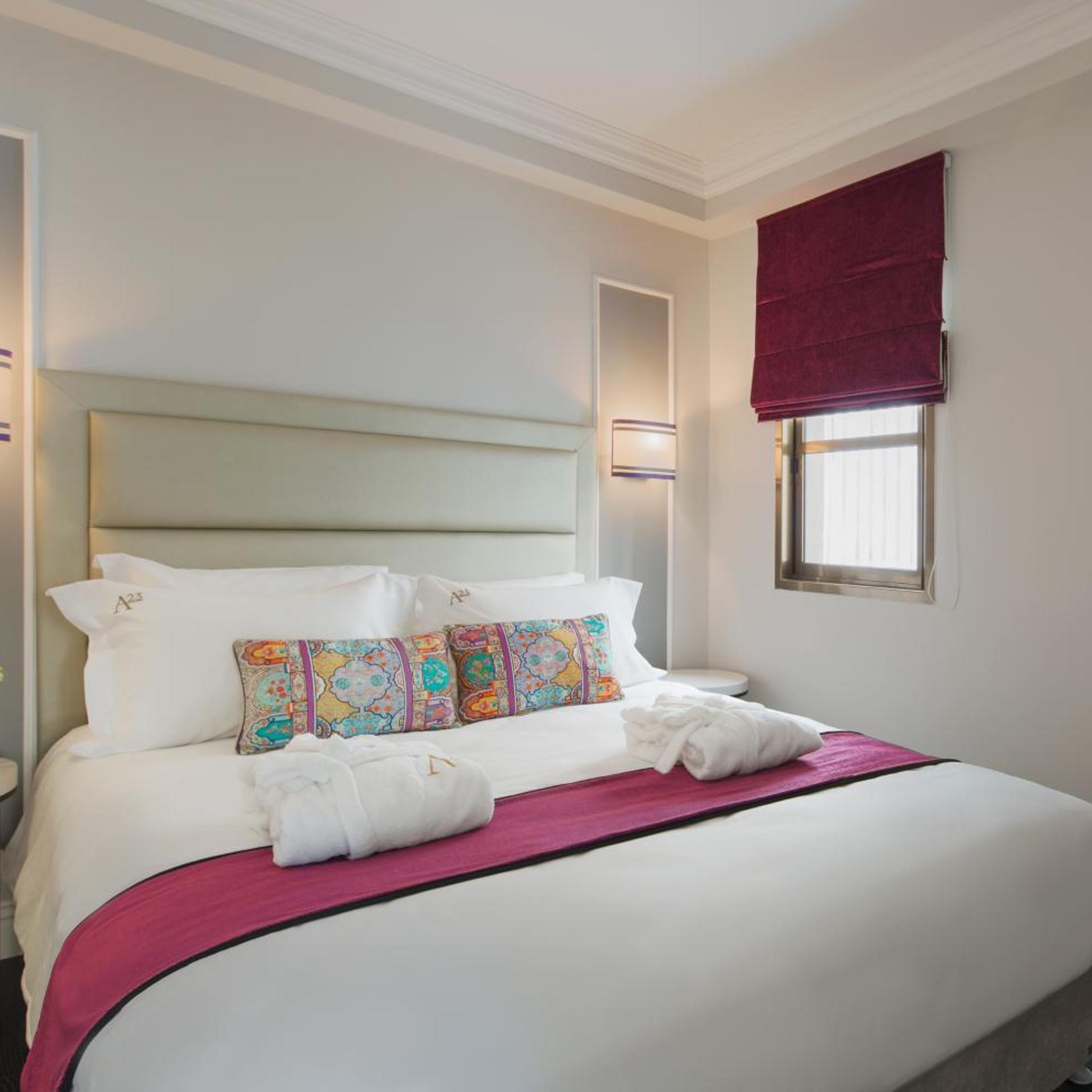 EXECUTIVE, SUITE