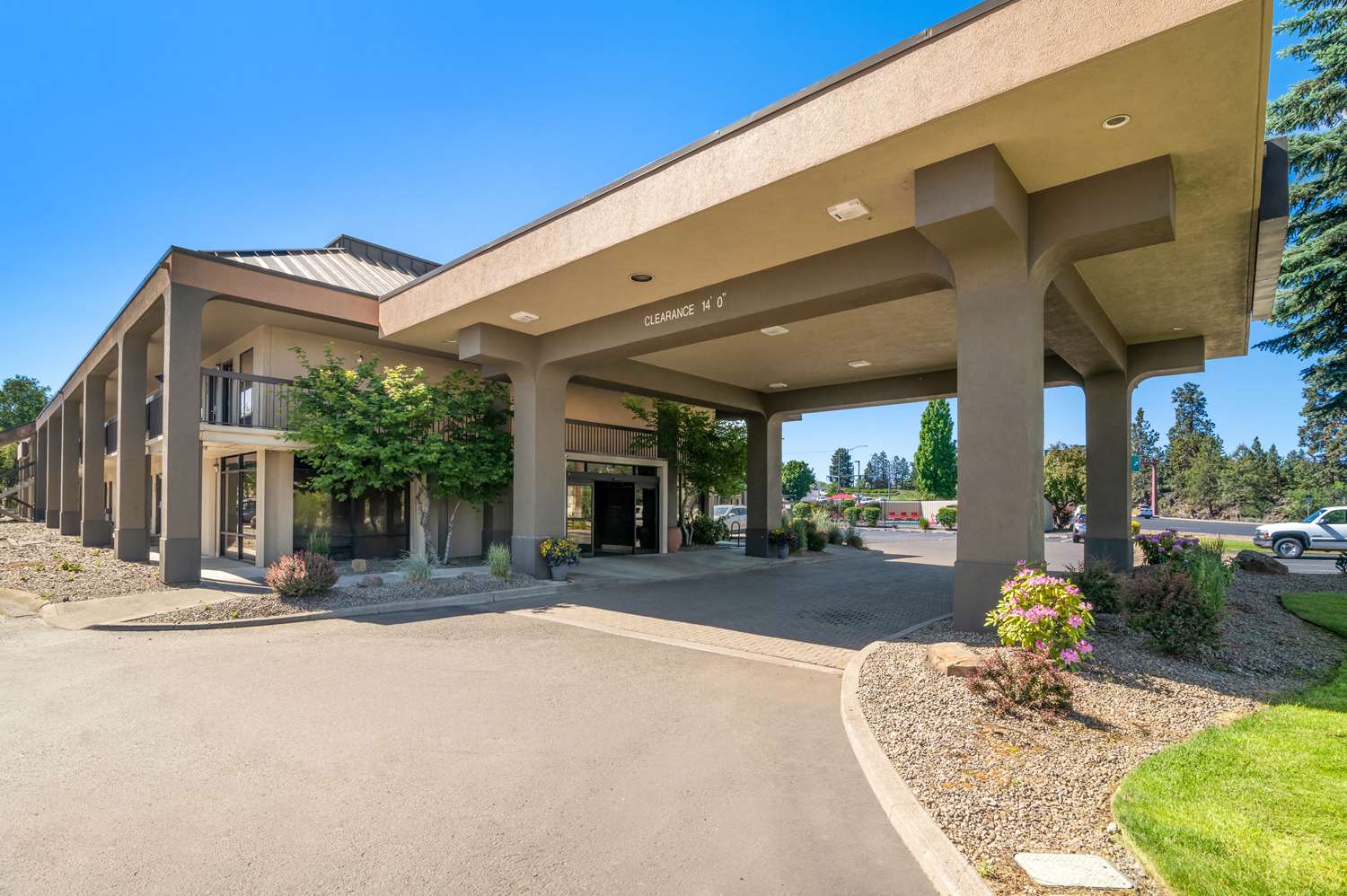 Red Lion Inn & Suites Deschutes River Bend 18/30