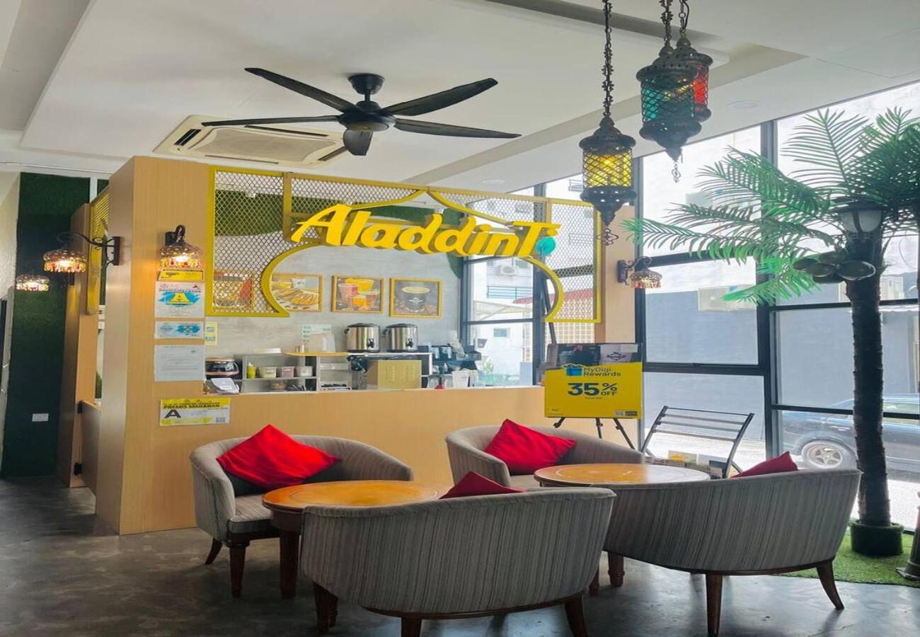 Oyo 517 Aladdin Hotel 90/99