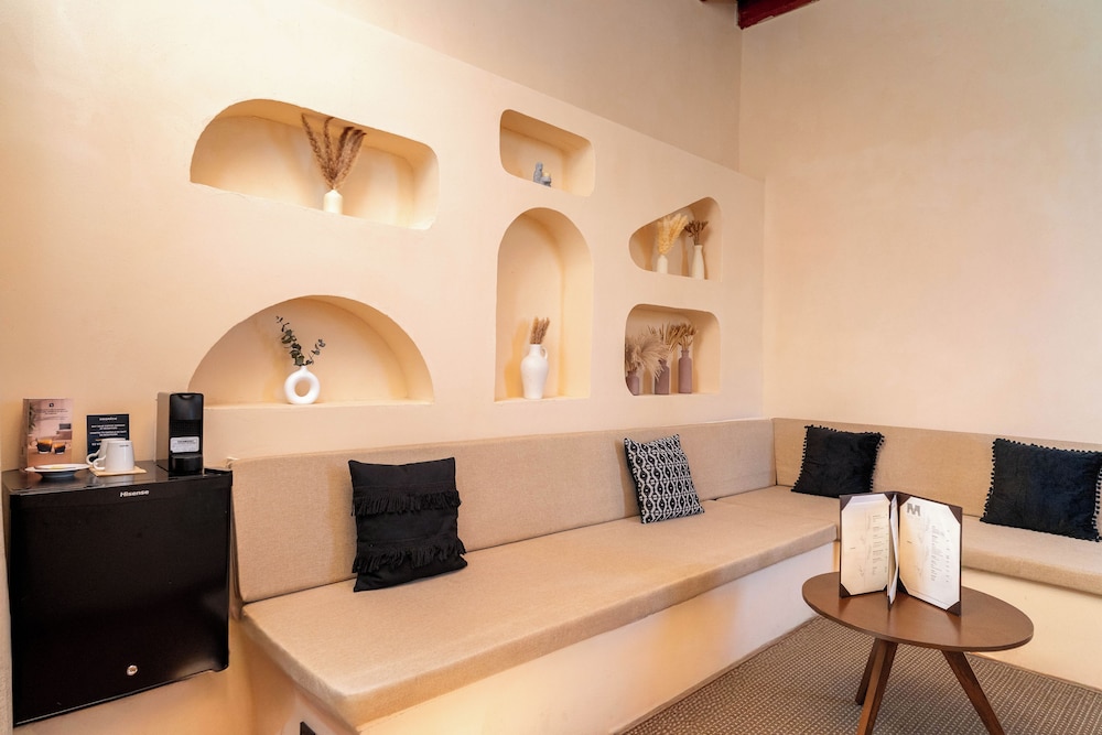 Enigmatic Boutique Hotel 31/44