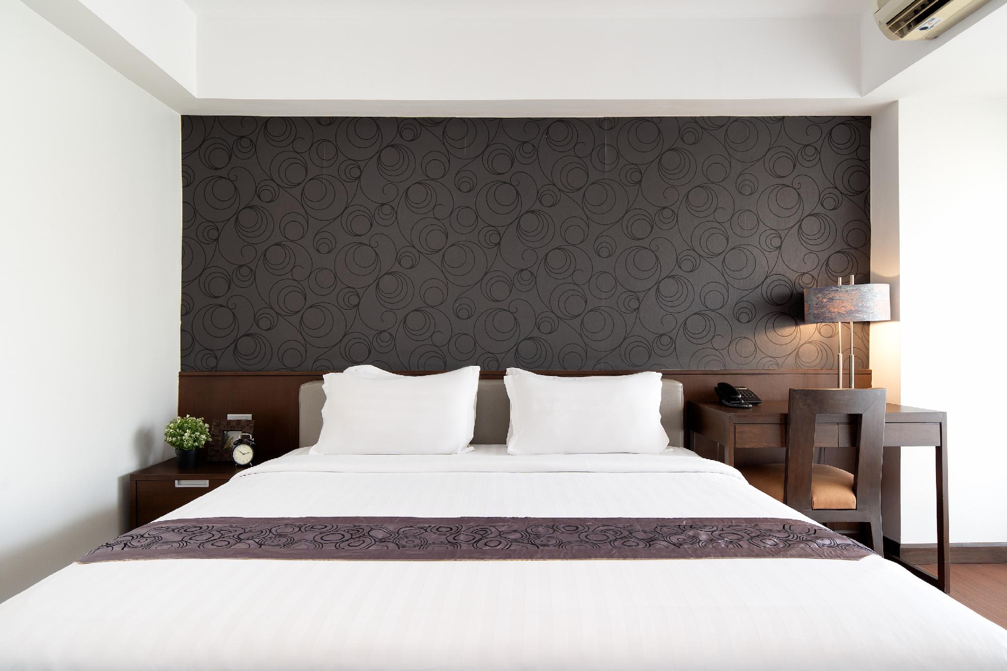Deluxe, King Bed, Queen Bed