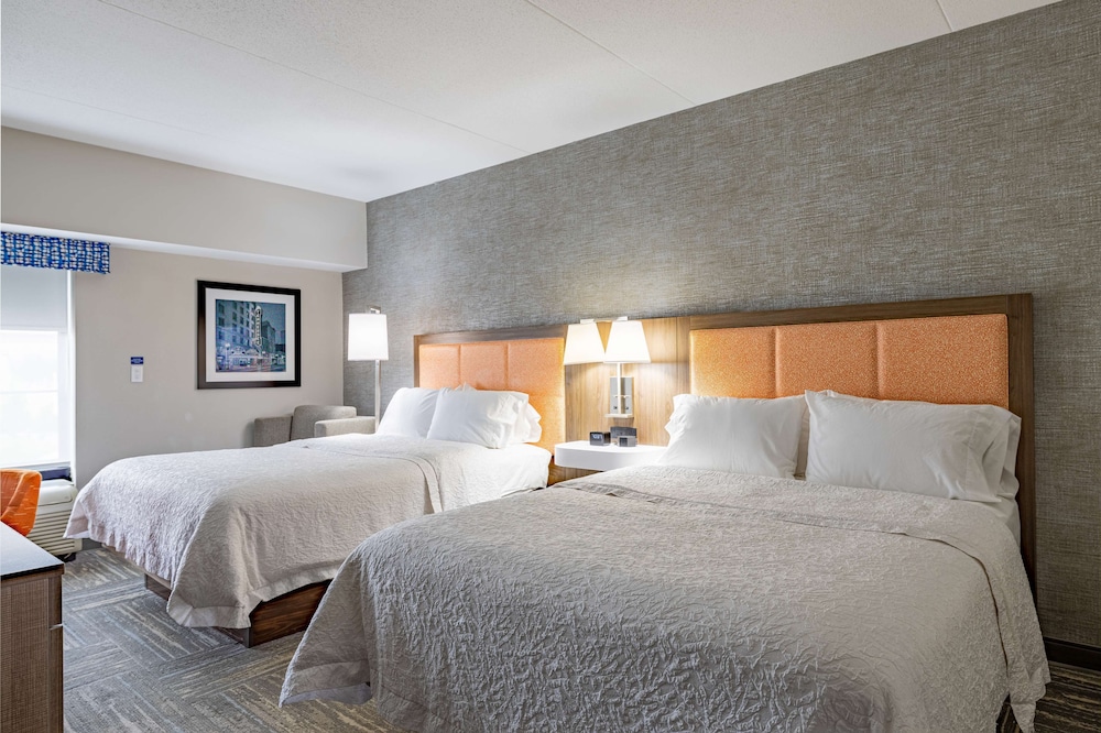 Hampton Inn Suites Knoxville Downtown 15/43