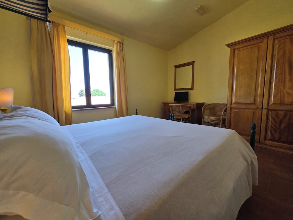 Marina Del Marchese Beach Resort 28/62
