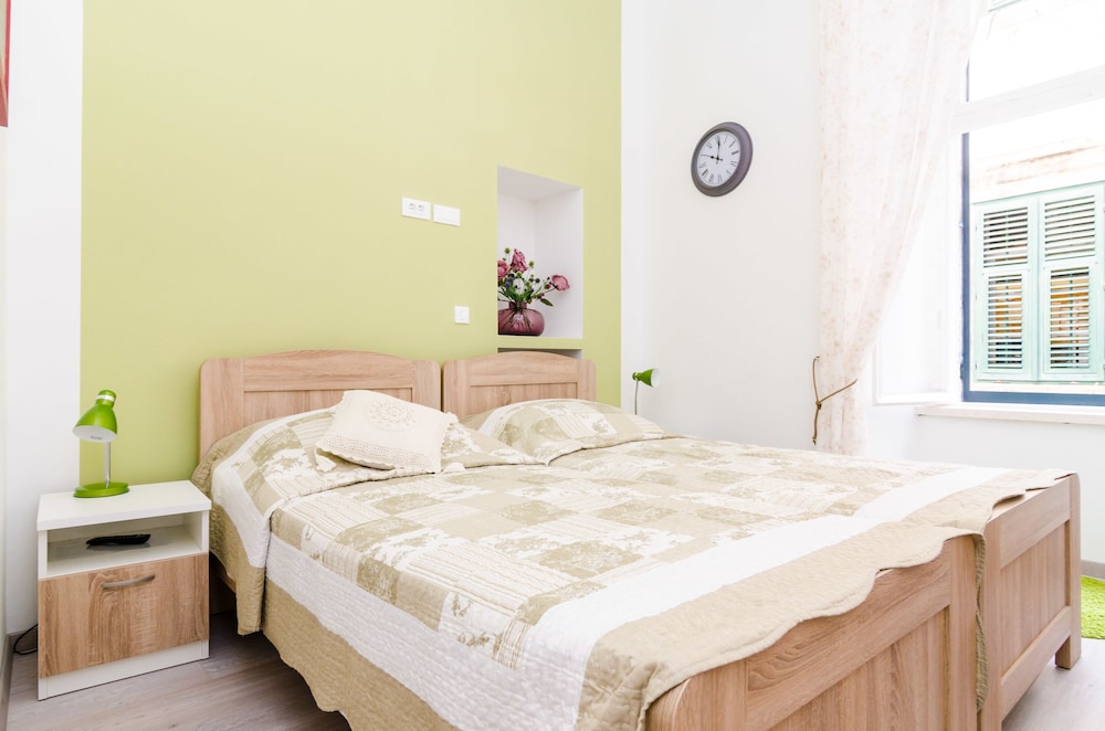 ROOMS TEZORO 5/49
