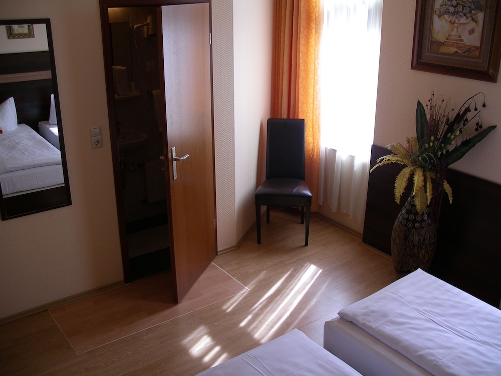 Hotel Elbe 12/24