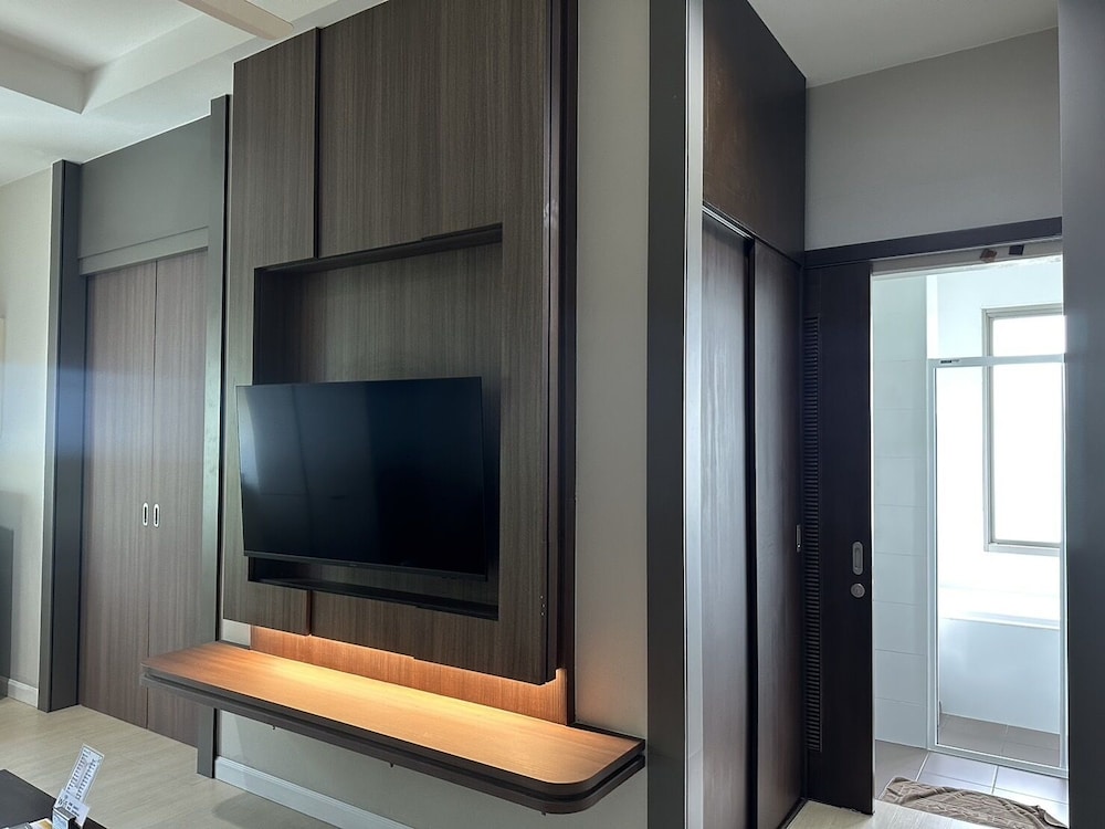 J. Park Hotel 56/62