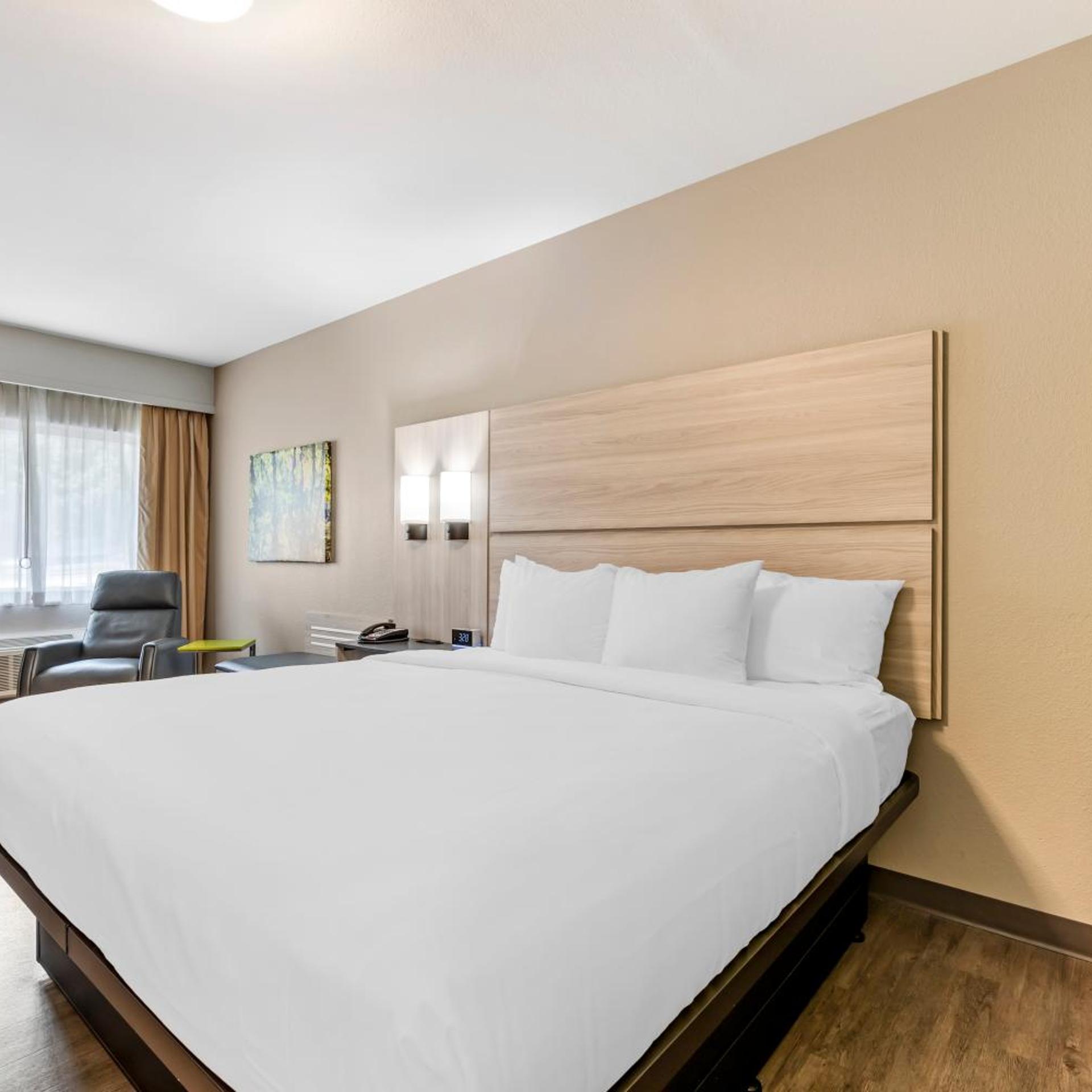 Room, King Bed, Exterior Entrance