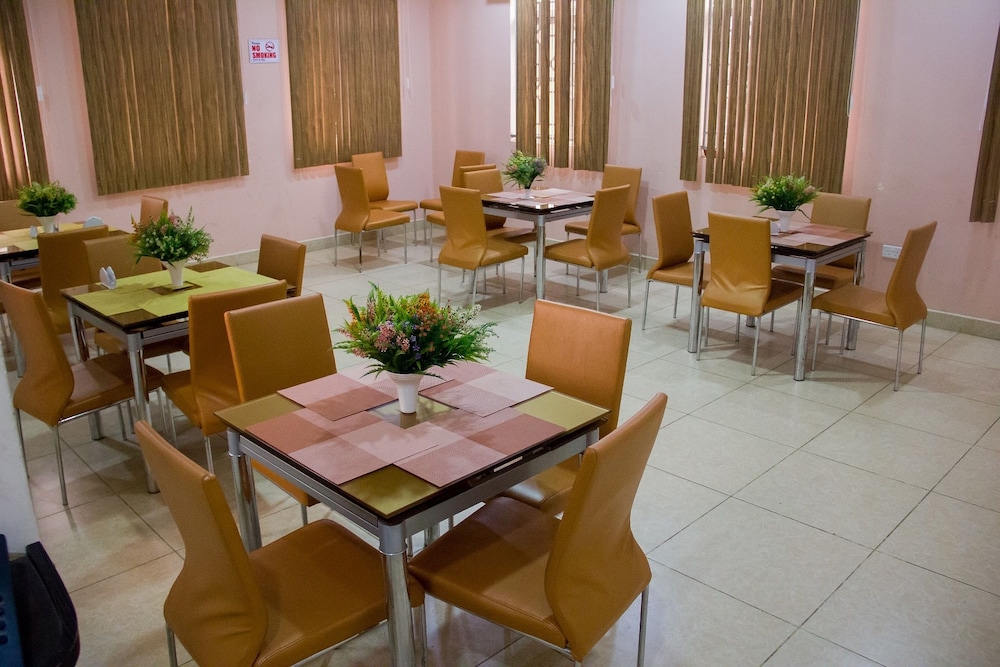 Rita's Events And Suites 24/28