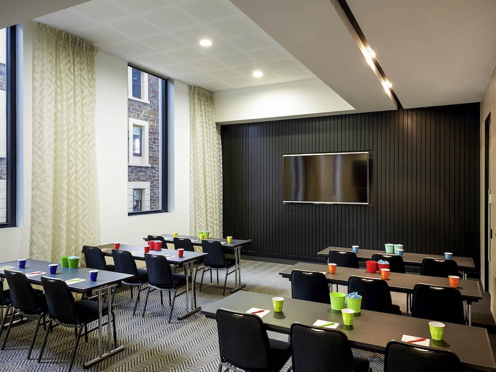 IBIS ADELAIDE 66/71