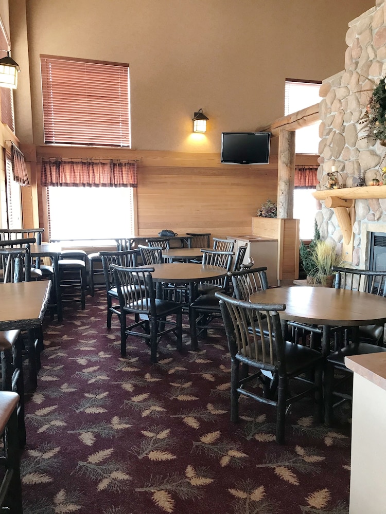 Kelly Inn & Suites Mitchell South Dakota 33/39