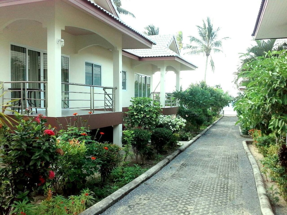 Krisada Beach Resort 14/56