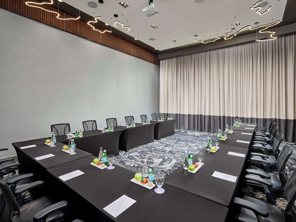 Novotel Toronto Vaughan 56/65